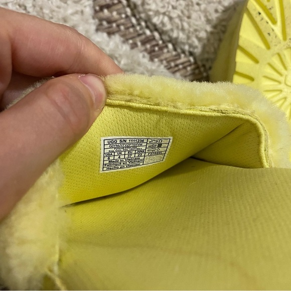 Ugg Bright Yellow Fuzzy Platform Slide Sandals size 6 - Picture 6 of 7
